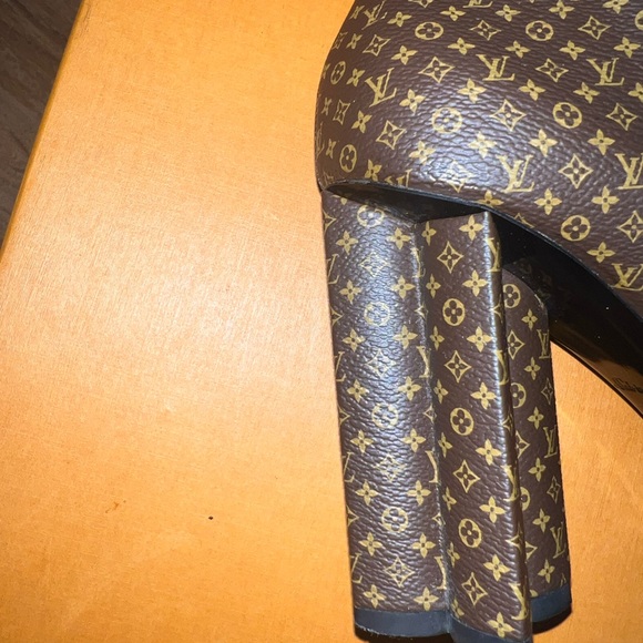 Louis Vuitton booties - Picture 5 of 11